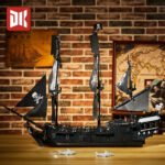 Galle Octopus Vs. Pirate Captain Ghost Ship Black Building Block Set